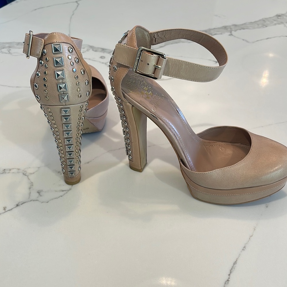Vince Camuto nude pumps